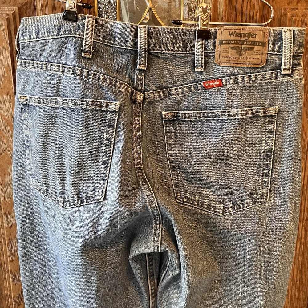 Wrangler Jeans‎ Men's Size 35x34 Regular Fit Straight Leg Light Wash 96501DS - Picture 8 of 14